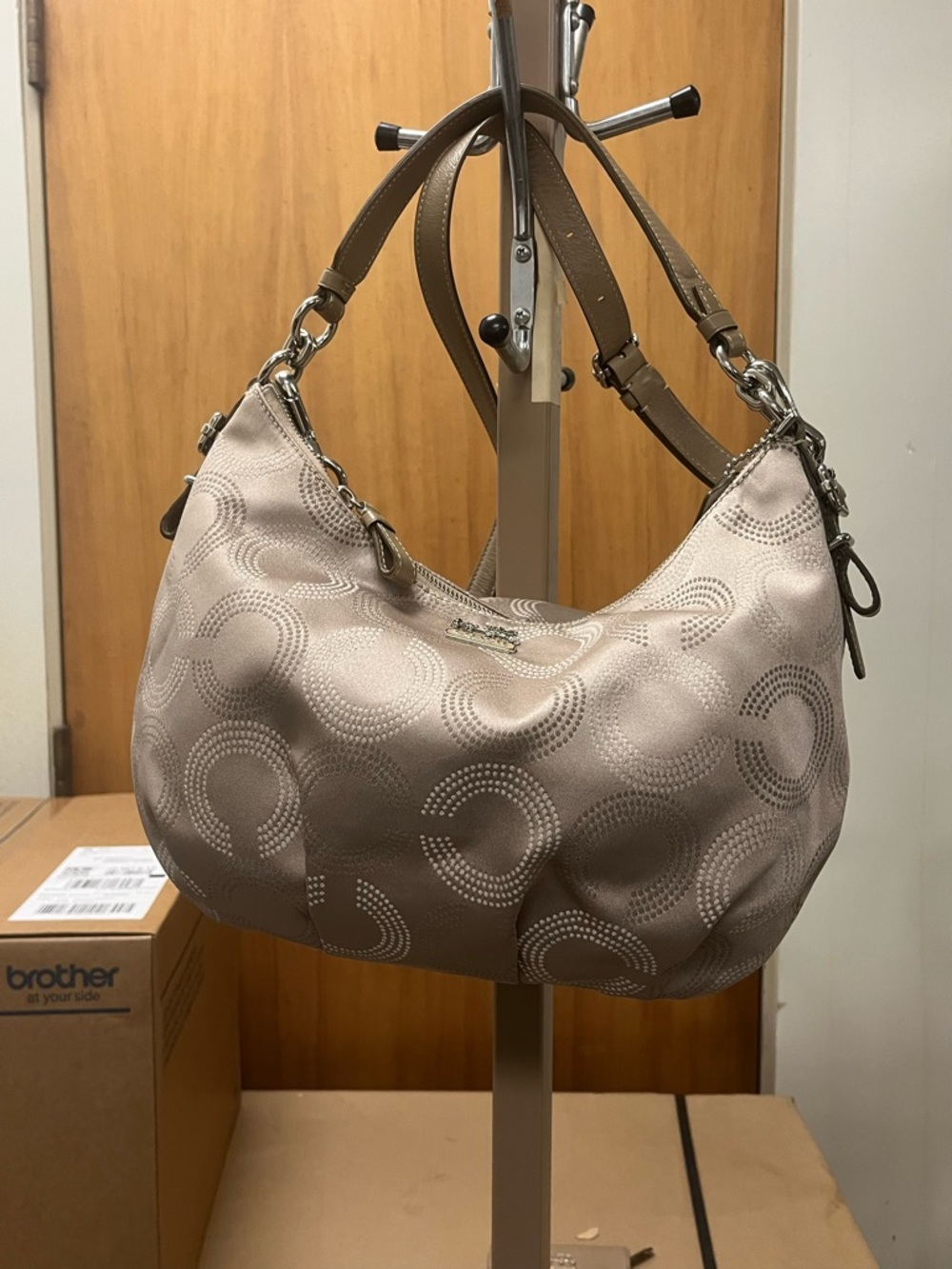 Authentic Coach Madison Hobo,  Hobo Bag Gray/Silver Op Art, wallet sold as set - Picture 2 of 10